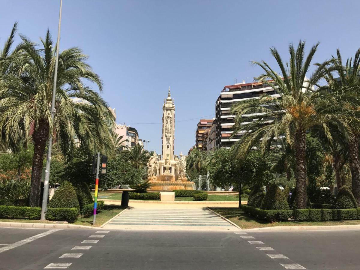 Ferienwohnung Im Zentrum Alicante Esterno foto