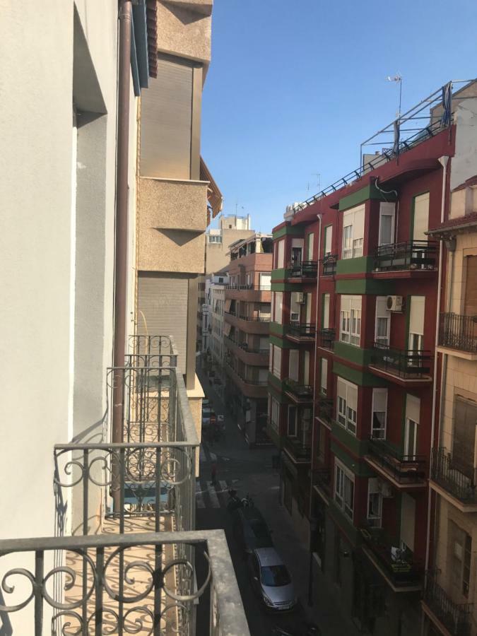 Ferienwohnung Im Zentrum Alicante Esterno foto