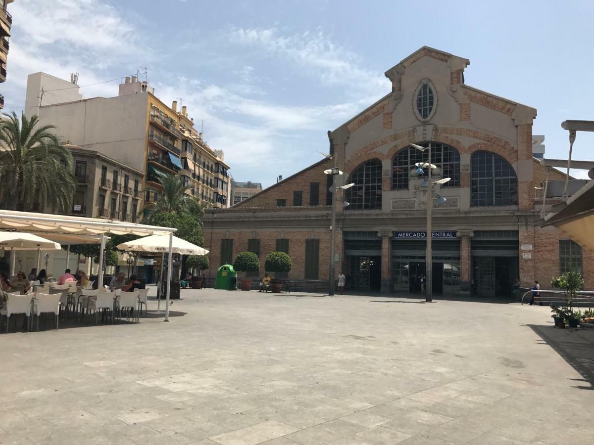 Ferienwohnung Im Zentrum Alicante Esterno foto