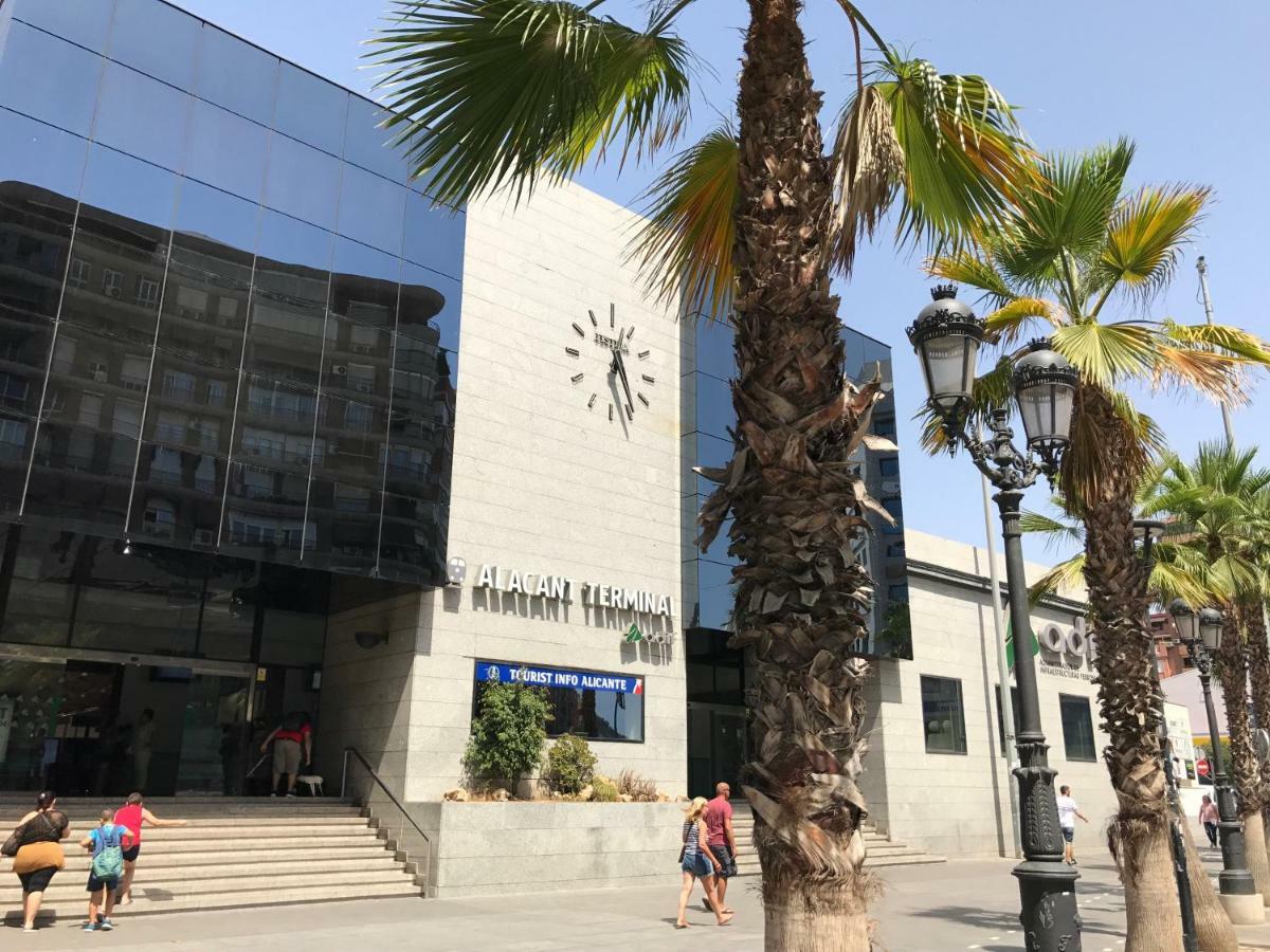 Ferienwohnung Im Zentrum Alicante Esterno foto