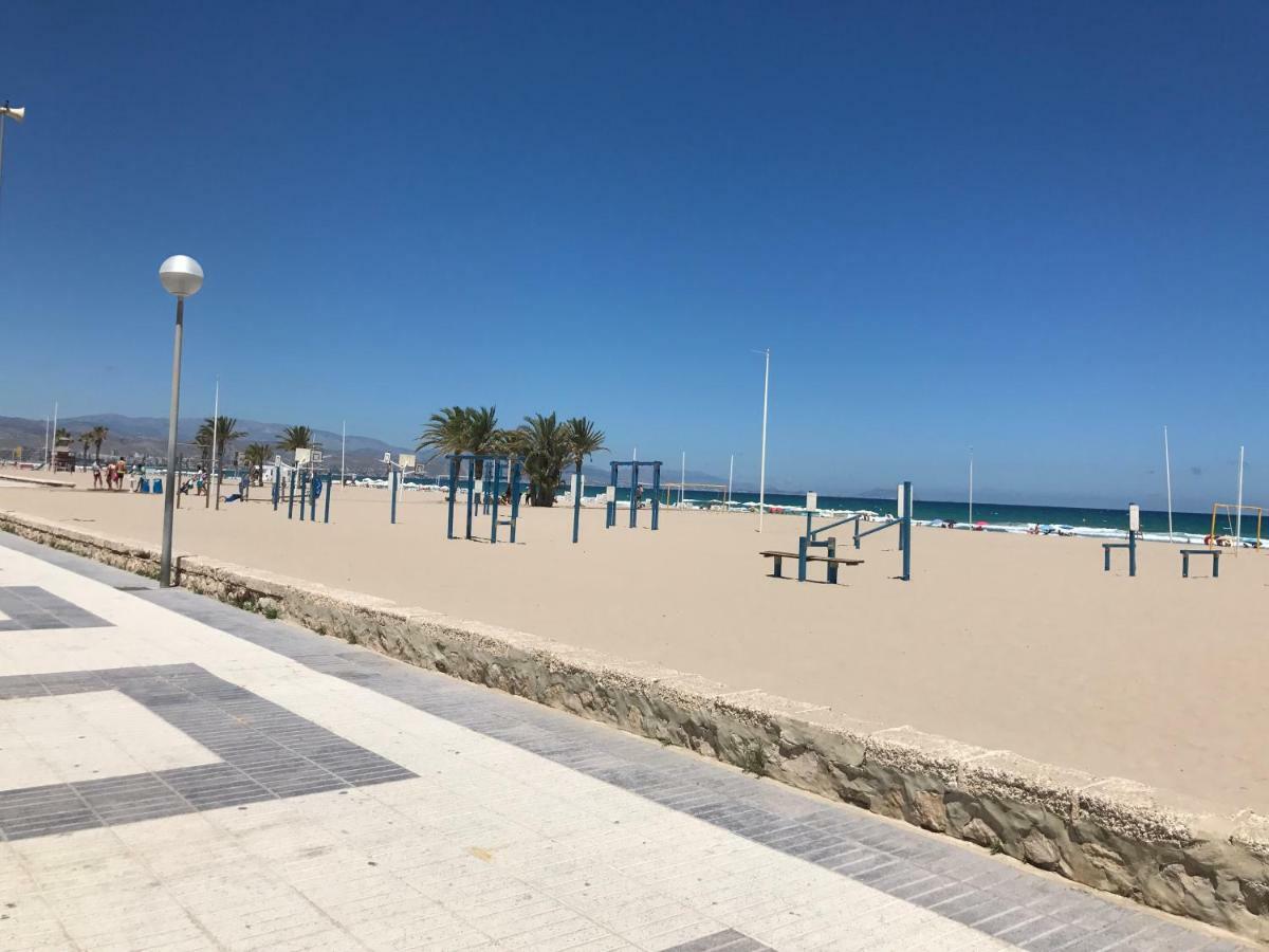 Ferienwohnung Im Zentrum Alicante Esterno foto