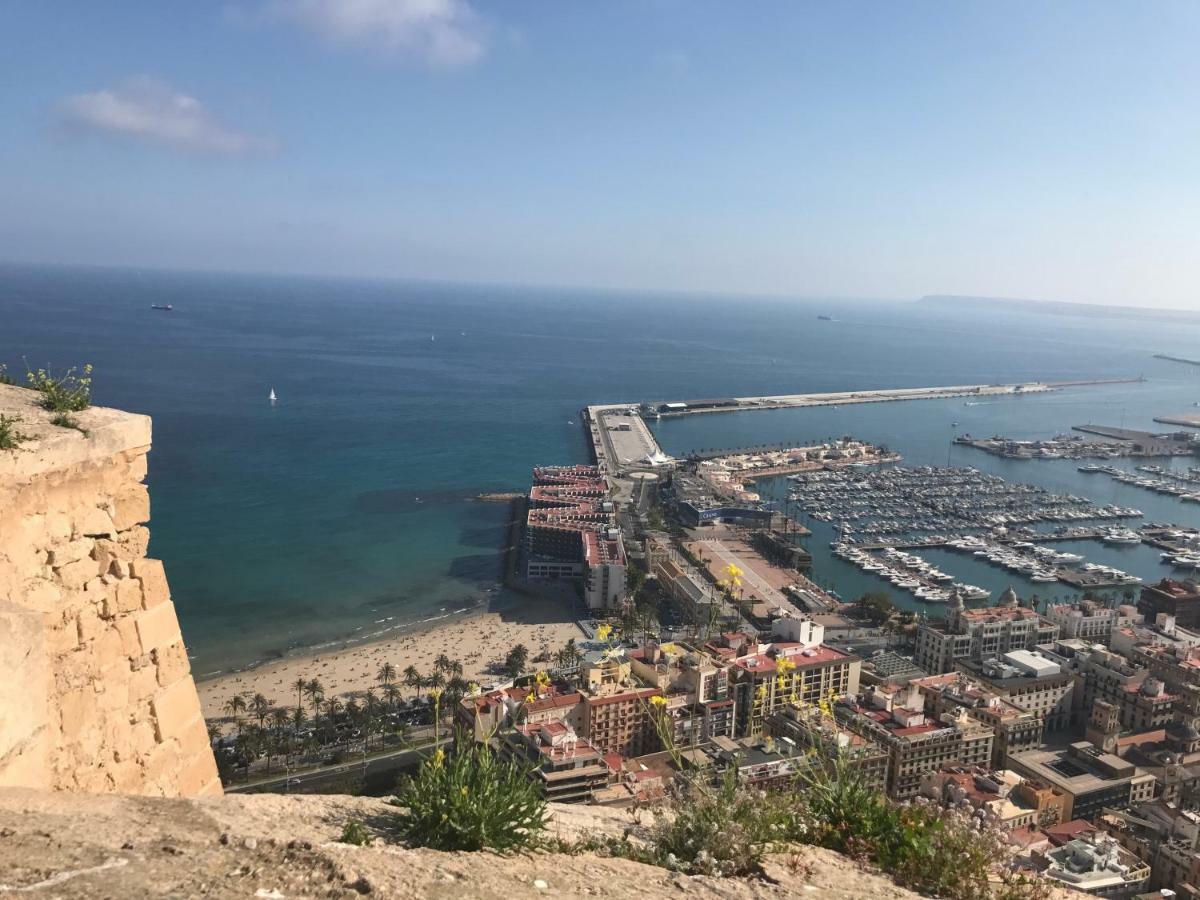 Ferienwohnung Im Zentrum Alicante Esterno foto